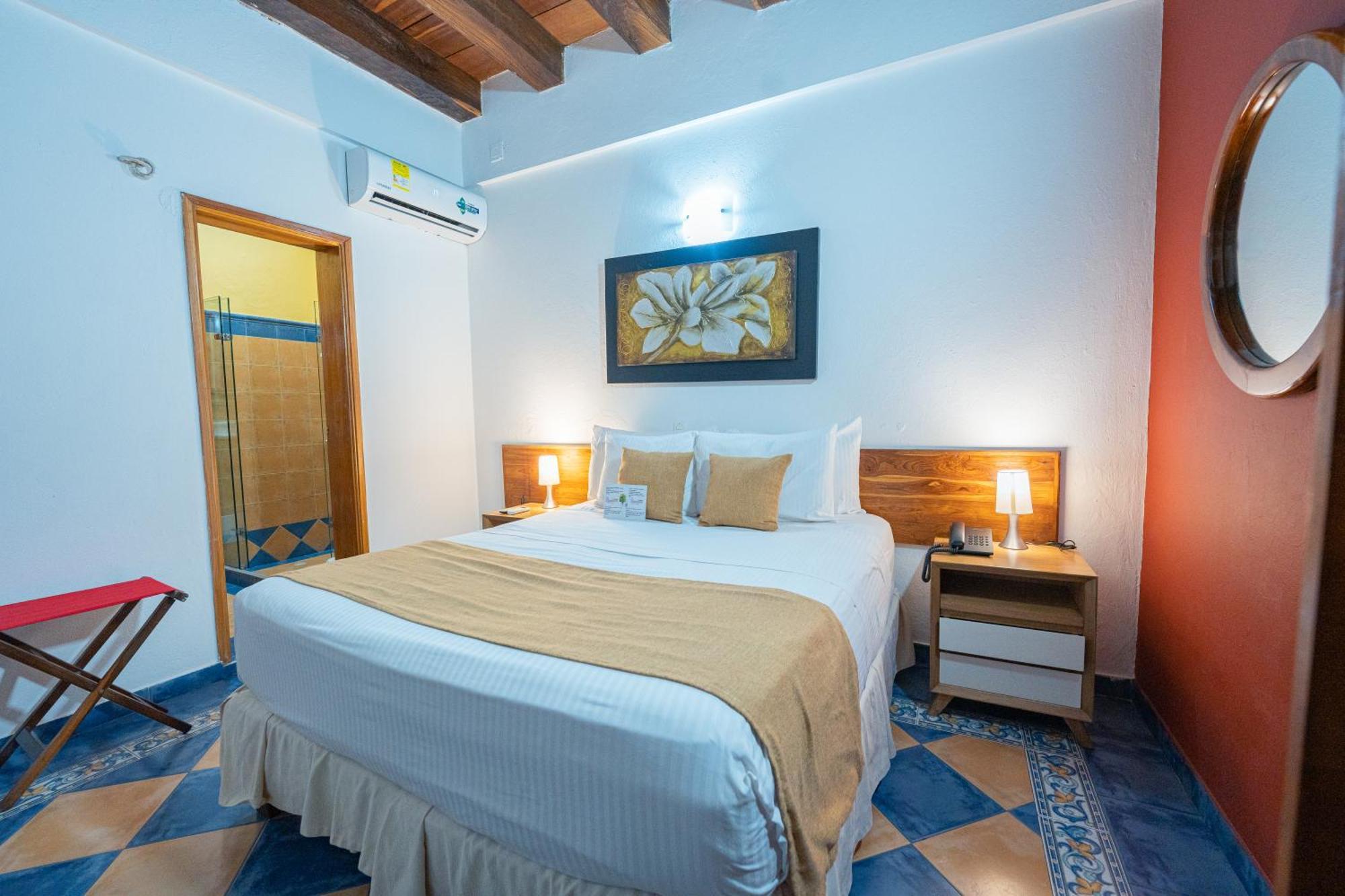 Hotel 3 Banderas 3*